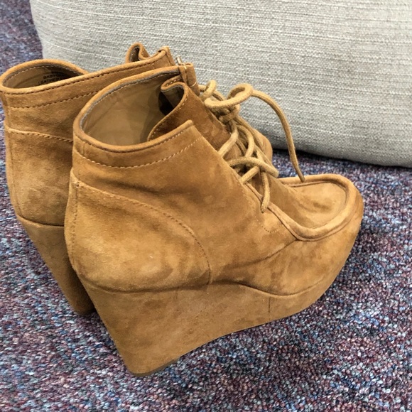 Nine West brown wedged heel. - Picture 1 of 4